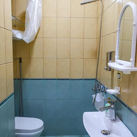 Center Walk To Everything Tiran